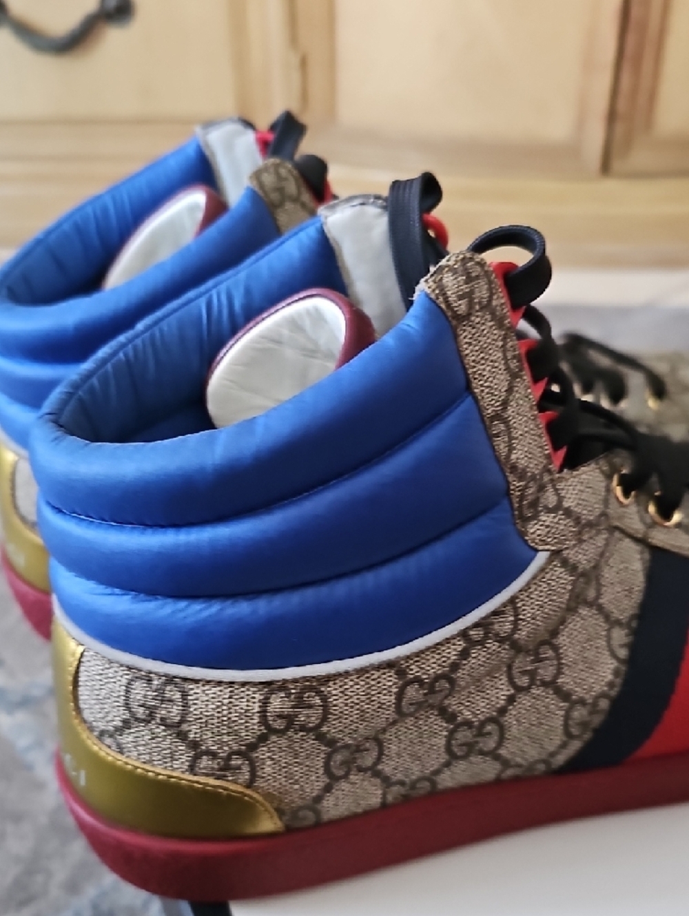 Gucci Men’s High-Top Sneakers in Light Gray Monogram with Blue & Red Accents - Picture 4 of 14